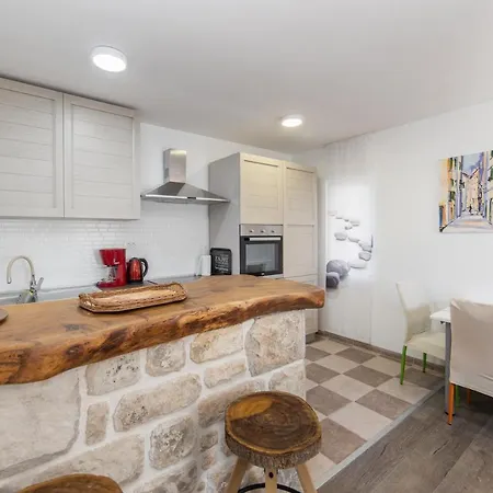Stinice Apartment *